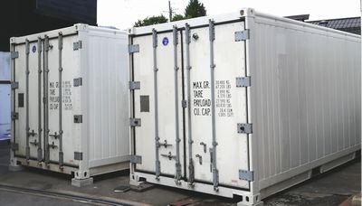 住宅街の酒造店様│電線越しの設置【リーファーコンテナ事例】